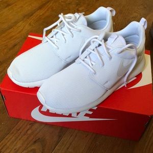 Brand New Women’s White Nike Roshe One